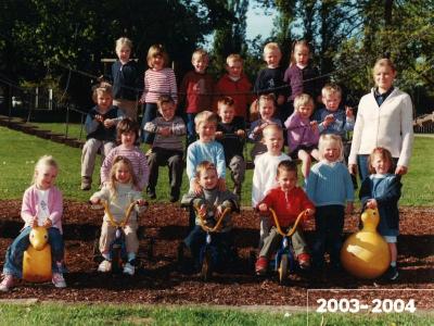 Klasfoto, 1ste-2de kleuterklas 2003 - 2004