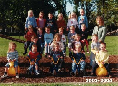 Klasfoto, 2de kleuterklas 2003-2004